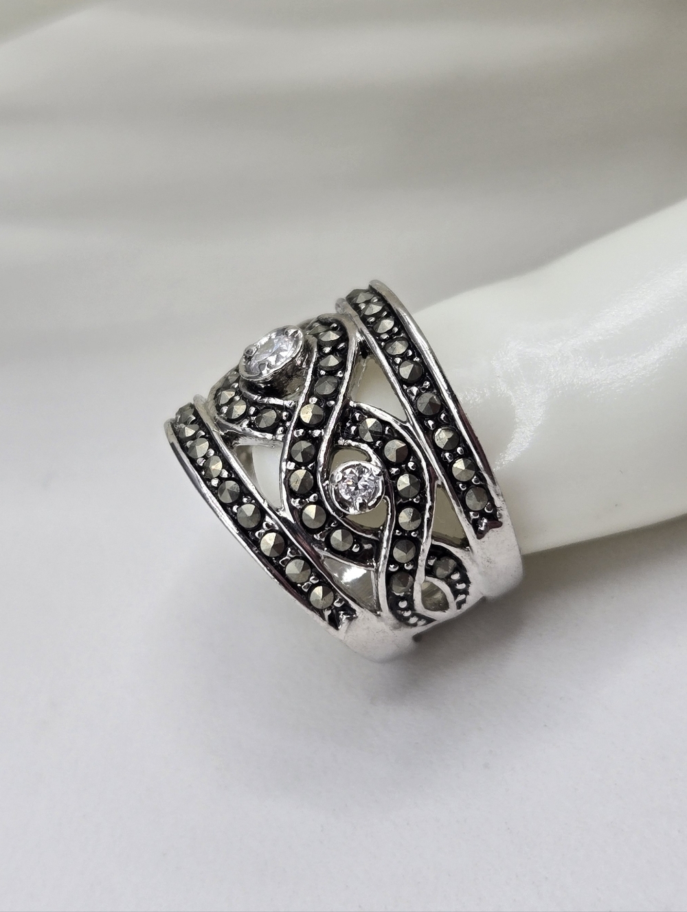 Swarovski Crystal Elements Silver Marcasite Ring Wide Band Size 4.5 Wedding Prom - Picture 5 of 8